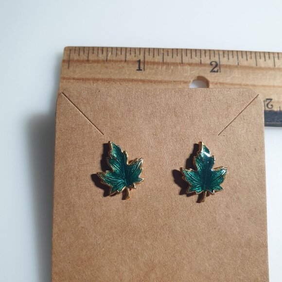 Green Maple Leaf Stud Earrings Enamel Finish Gold Tone Push Back Jewelry Gift - Picture 4 of 4